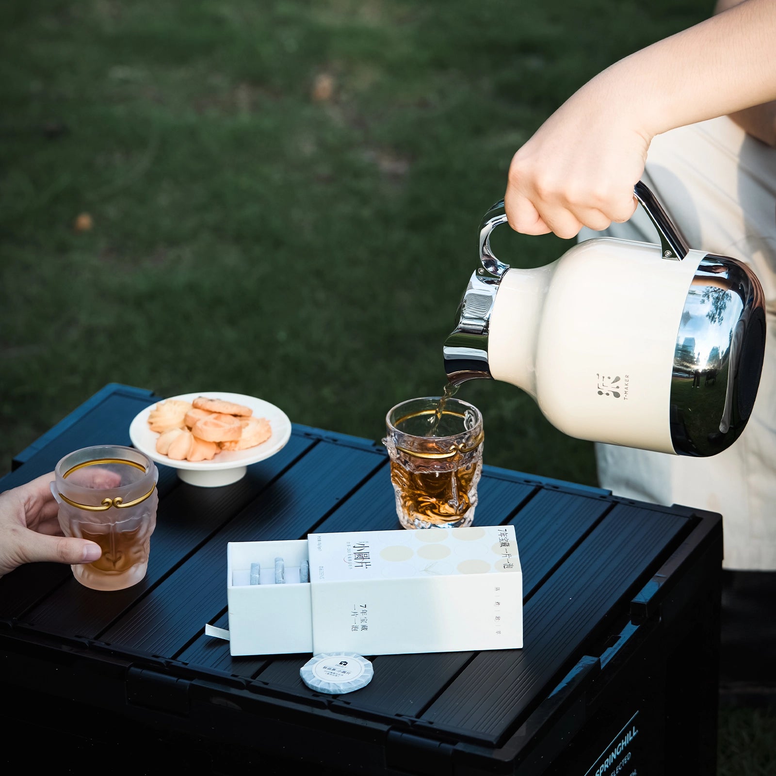 40 Oz Thermal Steeping Teapot with Infuser Red