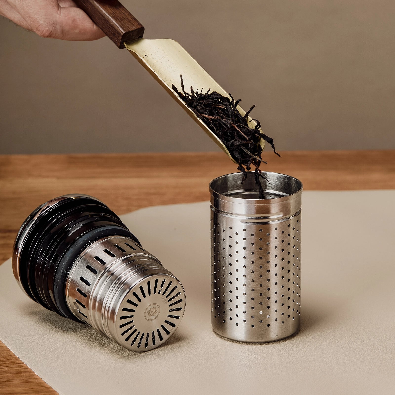 40 Oz Thermal Steeping Teapot with Infuser Red