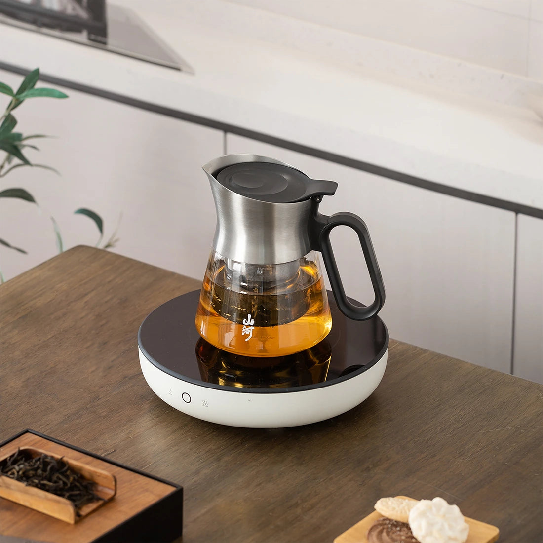 Loose Leaf Tea Infuser Teapot 23 Oz with Oval Handle