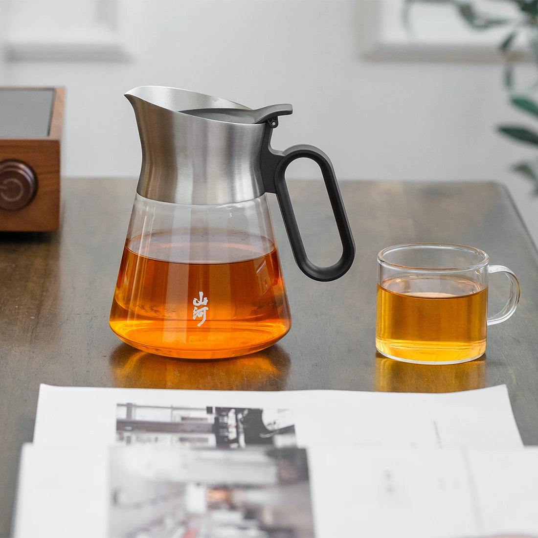 Loose Leaf Tea Infuser Teapot 23 Oz with Oval Handle