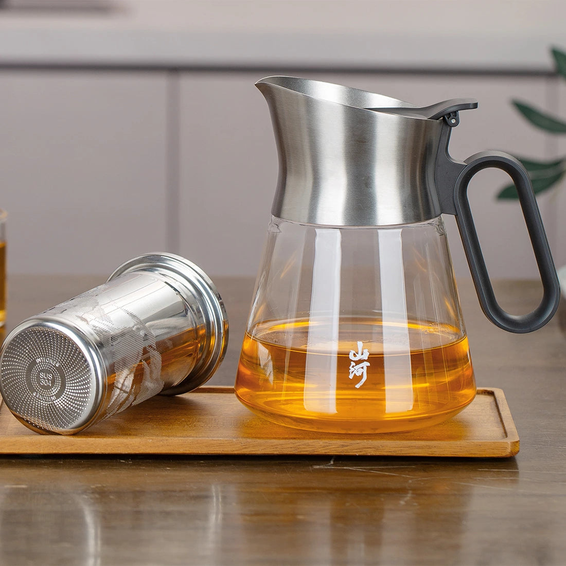 Loose Leaf Tea Infuser Teapot 23 Oz with Oval Handle