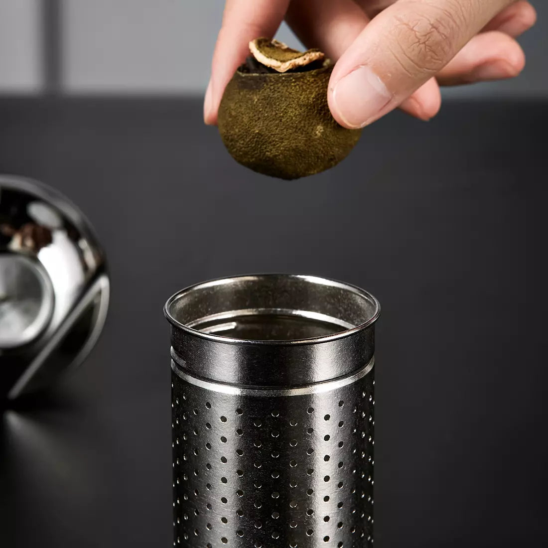 40 Oz Pure Titanium Thermal Steeping Teapot with Infuser Golden