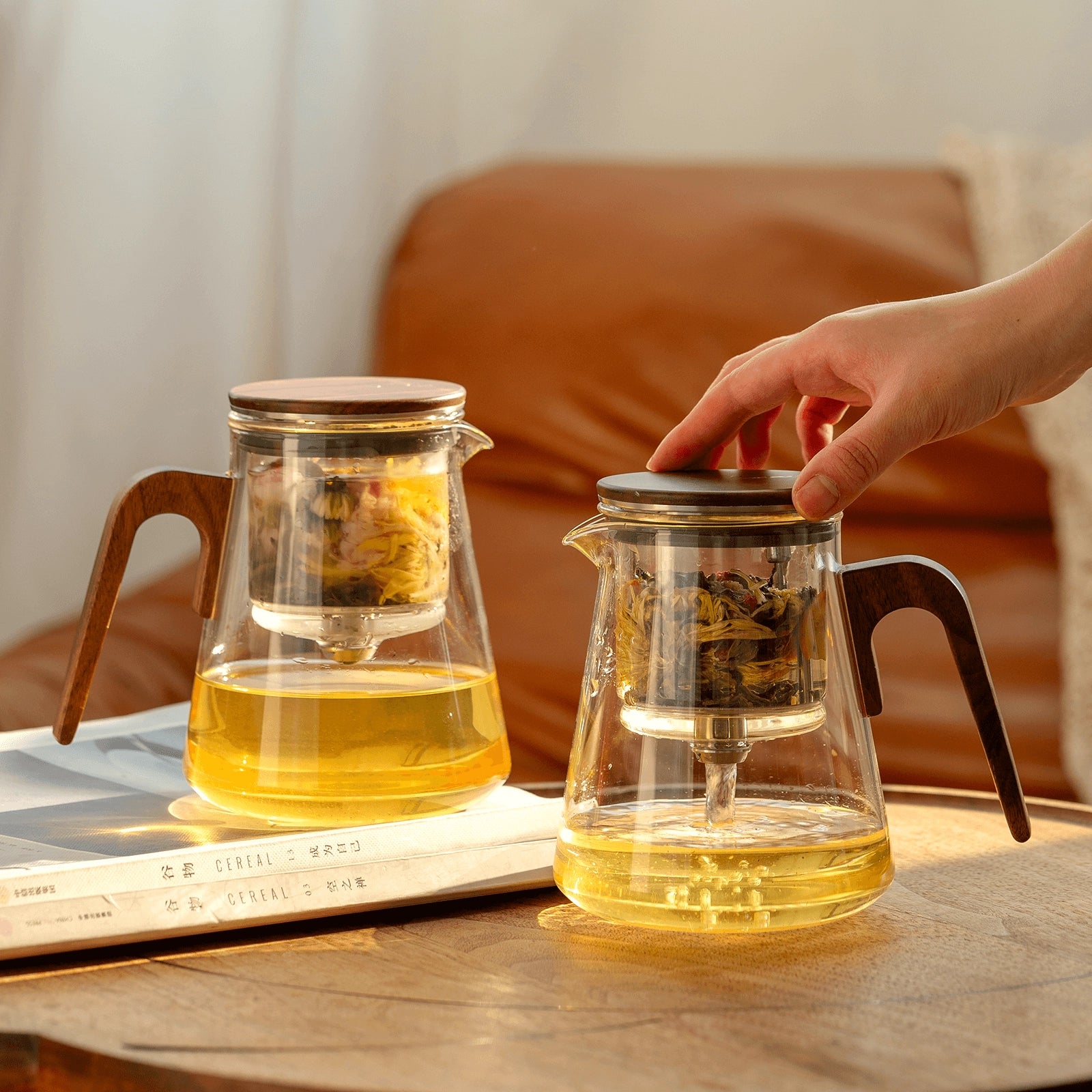 Magnetic Tea Pot 27 Oz with Infuser Walnut Wood Handle